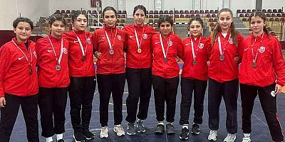 Kepez’in kızlarına altın madalya