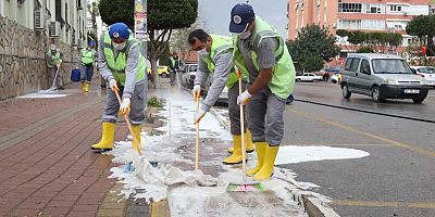 Kepez’in sokaklarında koronavirüs temizliği