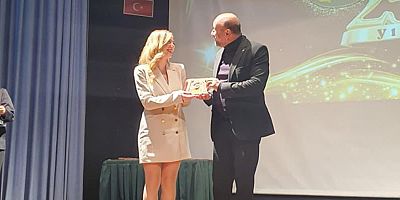 Kepez Kent Tiyatrosu’na ‘Medyum’ ile en iyi komedi oyunu ödülü  