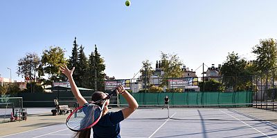 Kepez kortlarında Cumhuriyet turnuvası