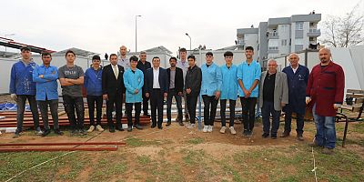 Kepez’li öğrencilerden deprem bölgesine güneş enerjili konteyner okul