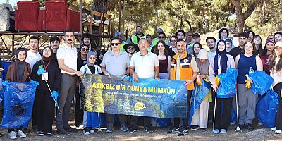 Kepez, öğrencilerle birlikte ormandaki çöpleri  temizledi