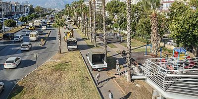 Kepez, protokol yolunun parkını güzelleştirdi