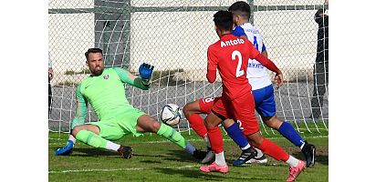 Kepez zirveyi bırakmıyor