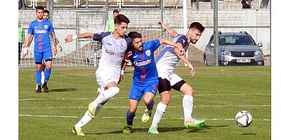 Kepez zirveyi bırakmıyor