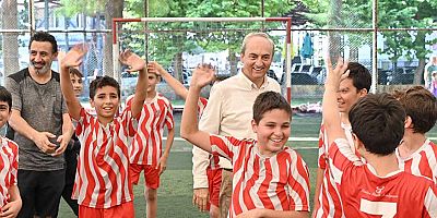 Kepezli çocuklar Başkan Kocagöz’le mutlu