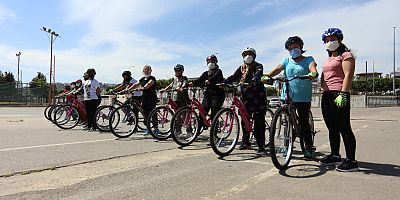 Kepezli kadınlar bisiklet sürmeyi öğreniyor