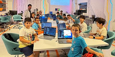 Kepezli öğrenciler, Bilim Merkezi ile yapay zekayı keşfediyor