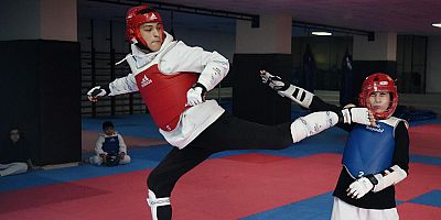 Kepezli tekvandocular şampiyonaya hazırlanıyor