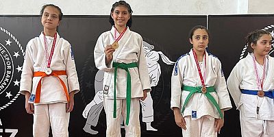 Kepezli Yılmaz’dan altın madalya