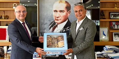 ‏Kıbrıs Konsolosu‪'‬ndan Başkan Uysal'a veda ziyareti