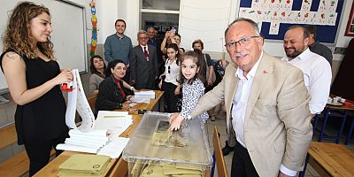 Kılıç oyunu kullandı