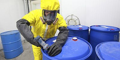 Kimyasallarla çalışırken güvende kalmanın 5 önemli adımı