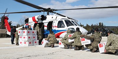 Kırsal kesimlere helikopterlerle yardım ulaştırılıyor