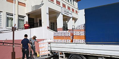 Kırtasiye malzemelerinin dağıtımı devam ediyor