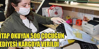 Kitap okuyan 500 çocuğun hediyesi kargoya verildi
