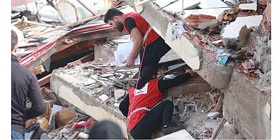 Kızılay afet bölgesinde yardım çalışmalarını sürdürüyor