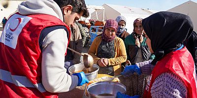 Kızılay Hatay'da yardım faaliyetlerine devam ediyor