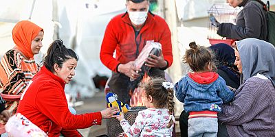 Kızılay'ın afet bölgelerindeki yardım çalışmaları devam ediyor