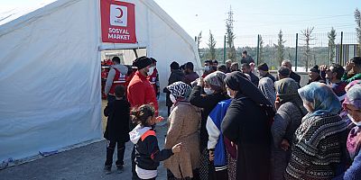 Kızılay’ın Deprem Bölgesindeki Yardım Seferberliği 6 ilde 12 sosyal market hizmet veriyor