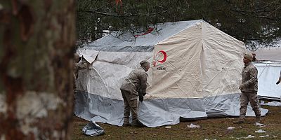 Kızılay'ın sevk ettiği 10 bin kişilik çadırlar kurulmaya başlandı