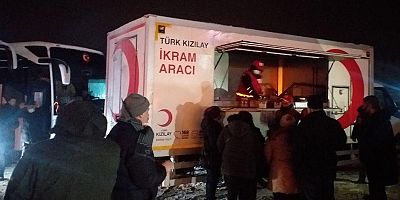Kızılay’ın yolda kalanlara yardımı devam ediyor