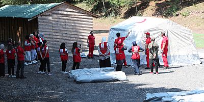 Kızılay kadın afet gönüllüleri yetişiyor
