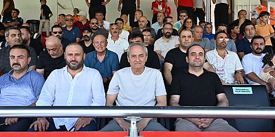 Kocagöz, Kepezspor Futbol AŞ-Karaman KF maçını tribünden izlediKocagöz, Kepezspor Futbol AŞ-Karaman KF maçını tribünden izledi