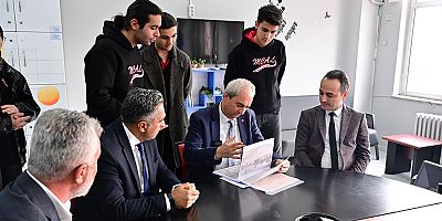 Kocagöz, lise öğrencilerinin projelerini inceledi