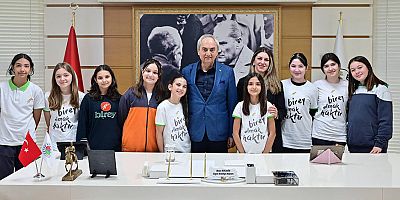 Kocagöz, öğrencilerin projelerini dinledi