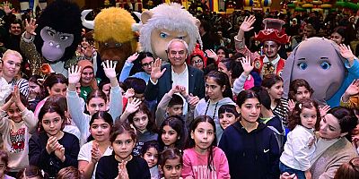 Kocagöz, Sömestir Festivali’nde çocuklarla buluştu