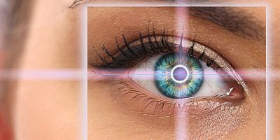 Kontakt lens kullanan kadınlar için dört altın kural