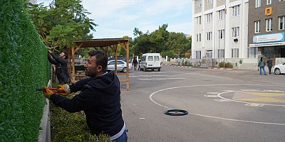 Konyaaltı Belediyesi ara tatilde okulları yeniliyor