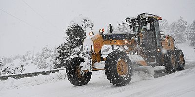 Konyaaltı Belediyesi’nden kar mesaisi