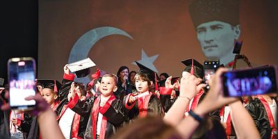 Konyaaltı kreşlerinin minikleri kep attı