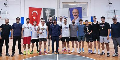 Konyaaltı'nda 19 Mayıs coşkusu parkeye taşındı