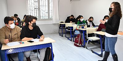 Konyaaltı’nda 300 öğrenci eğitim desteği alıyor