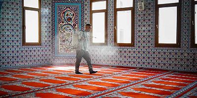 Konyaaltı'nda bayrama özel cami temizliği