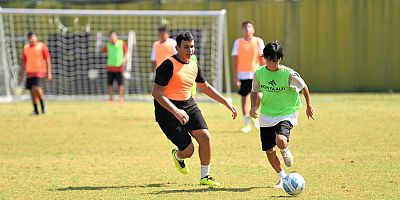 Konyaaltı'nda çocuklar spor yaparak hayatı öğreniyor