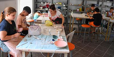 Konyaaltı’nda çocuklar yazı değerlendiriyor