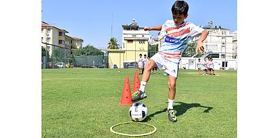Konyaaltı’nda futbol ve tenis kursları başlıyor