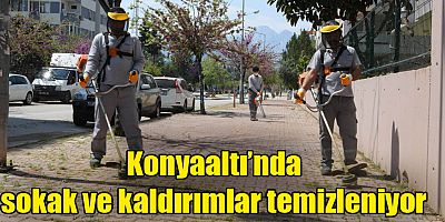 Konyaaltı’nda sokak ve kaldırımlar temizleniyor