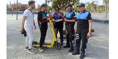 Konyaaltı Sahilinde Elektrikli Scooter ve Paten Kullanıcıları Bilgilendirildi