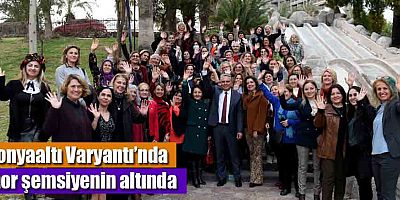 Konyaaltı Varyantı’nda mor şemsiyenin altında