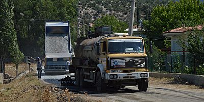 Korkuteli Bayatbademleri Yolunda Asfalt Çalışması 