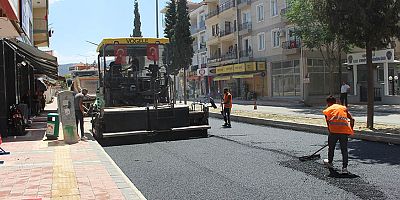 Korkuteli İstiklal Caddesi asfaltlanıyor