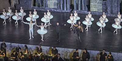 Kuğu Gölü Balesi Aspendos Festivali'ne damgasını vurdu