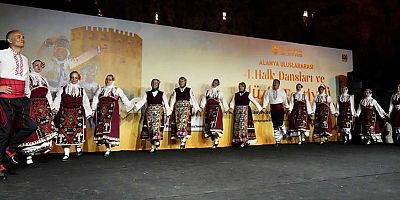 Kültürleri buluşturan dans ve müzik şöleni başladı