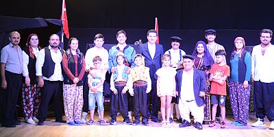 Kumluca Belediye Tiyatrosu perdelerini araladı