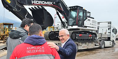 Kumluca Belediyesi iş makinesi filosunu güçlendiriyor